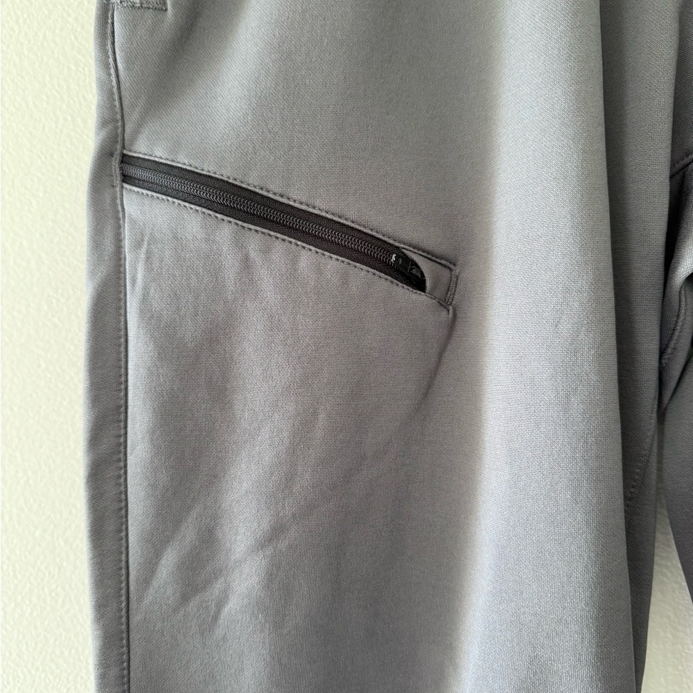 Nike Dri-FIT Therma Swoosh Tapered Basketball Athletic Sports Pants in Gray - Picture 4 of 8